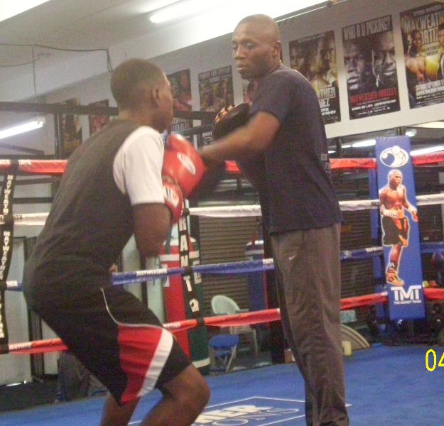 Junior Saba Boxer Tunde pads