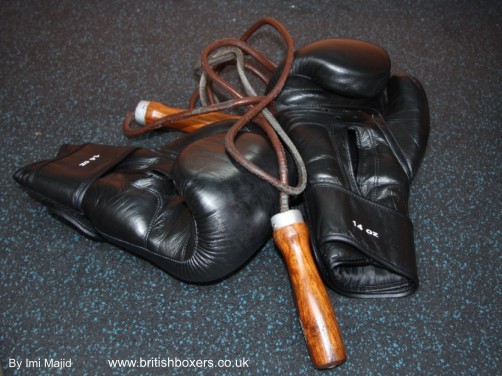 gloves and rope boxing